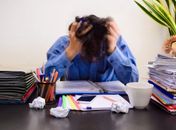Síndrome de burnout: especialista explica sintomas, causa e tratamento da doença desencadeada pelo estresse crônico no trabalho