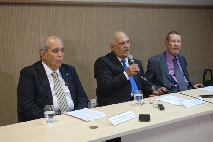 Novo presidente do TJ prevê corte de gastos e adiamento de concurso público