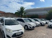 O leilão teve mais de 50 carros conservados ou em condições de reparo, disponíveis para arrematação, com lance inicial de R$ 2 mil 