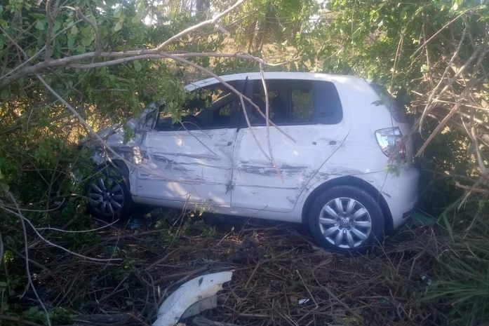 Colisão entre carro de passeio e caminhão deixa uma pessoa ferida na AL-101 Norte 