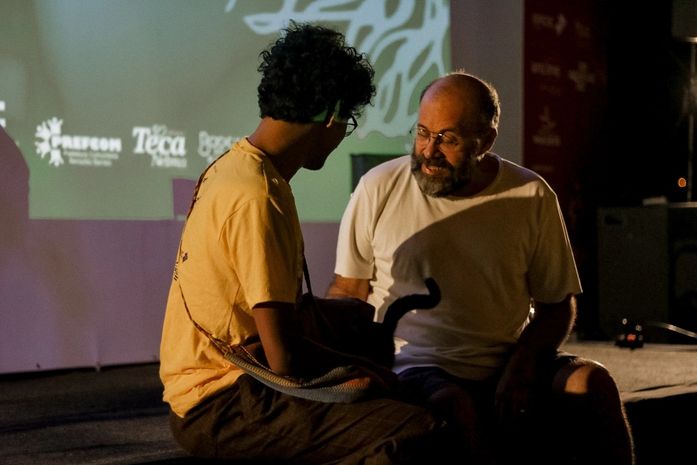 Ator Do Teatro Do Mulato Que Prepara-se Para O Desempenho Com