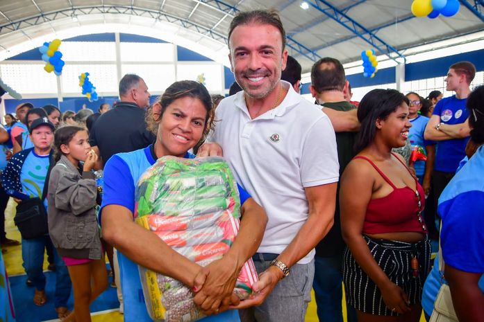 Prefeito Theobaldo Cintra entrega de 2.100 cestas nutricionais pelo Programa Major Feliz