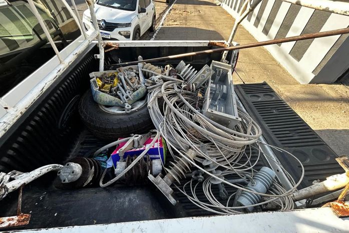 Homem é autuado em flagrante por receptação de equipamentos de rede elétrica e por resistência à prisão