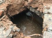 Túnel foi descoberto após piso da casa ceder.