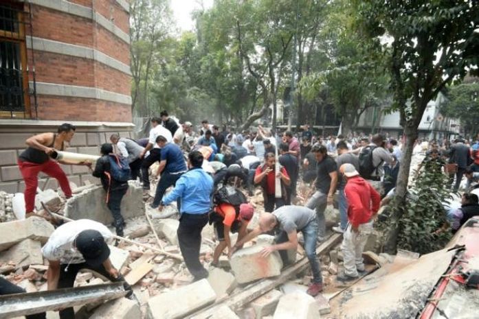 Terremoto de magnitude 7,1 derruba edifícios na Cidade do México