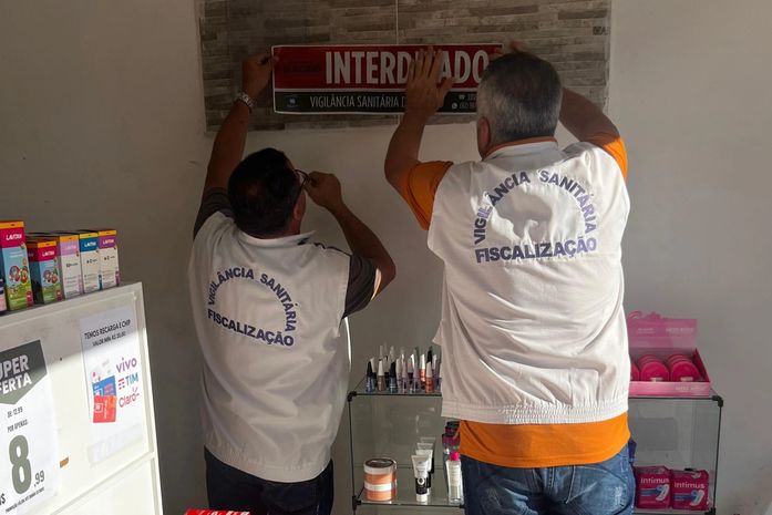 Farmácia é interditada por suspeita de falsificação e venda de atestados e receitas