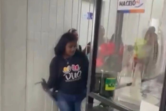 Mulher provoca quebra-quebra em posto de saúde no Benedito Bentes após atraso em atendimento