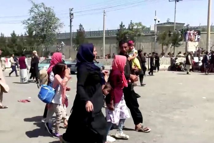 Caos no aeroporto de Cabul impede partidas