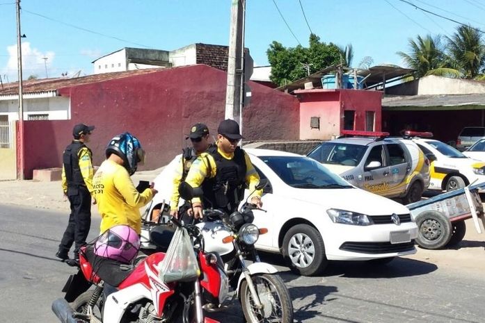 Veículos foram recolhidos ao Galpão da SMTT devido a irregularidades