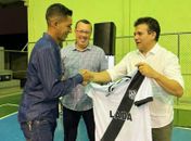 Deputado Ricardo Nezinho participa de entrega de uniformes e materiais esportivos em Arapiraca