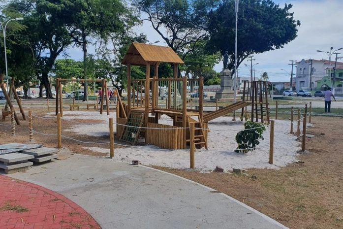 Prefeitura homenageia escritor Jorge de Lima com escultura na Praça Sinimbu