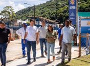 Vice-prefeito e titular da Seminfra visita etapa final de obras em praças centenárias de Fernão Velho
