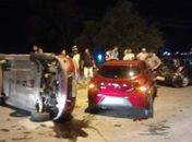 Perseguição a assaltante termina com acidente envolvendo cinco carros