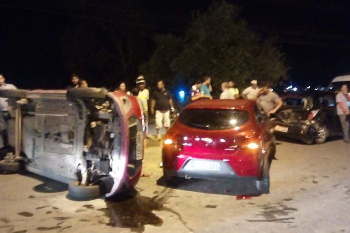 Perseguição a assaltante termina com acidente envolvendo cinco carros