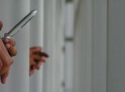 Senado aprova urgência para projeto que obriga presídios a bloquear celulares