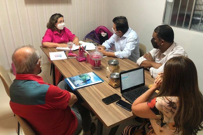 Deputada Federal Tereza Nelma se reúne com Pró-Reitor da Ufal, Clayton Santos, e diretor-presidente da Fundepes, Ricardo Wanderley, para discussão de projetos em prol da saúde e inclusão social