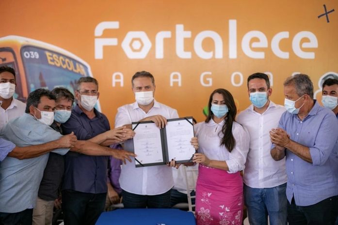 Ex-prefeito Geo Cruz e Governador assinam ordem de serviço para asfaltar acesso a povoado em Ibateguara