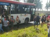 Passageiros ficaram feridos