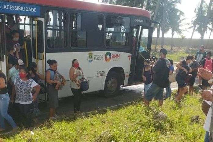 Passageiros ficaram feridos