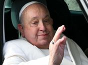 Papa Francisco tem caso clínico complexo, segue internado, mas está lúcido e sem febre