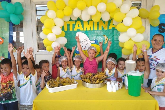 Alunos de Santana do Mundaú participam de feirinha de alimentos saudáveis