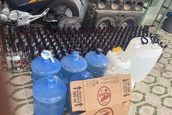 Denúncia leva policiais até depósito de falsificação de cachaça em Arapiraca