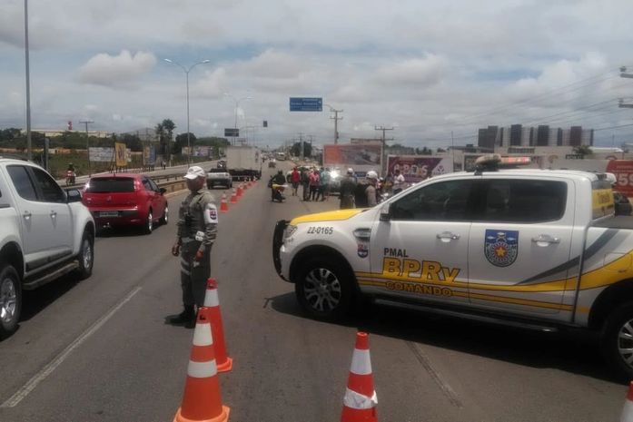 Durante operação, quase 20 veículos são removidos pelo BPRv, na AL-220, em Arapiraca