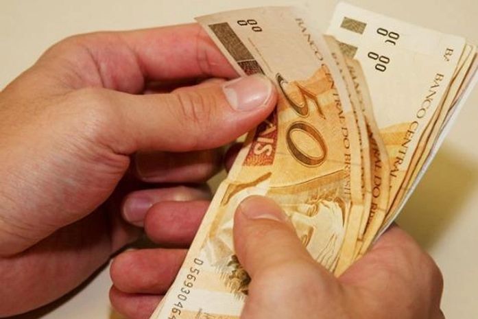 Quase metade das pessoas que sacaram FGTS usou dinheiro para consumo