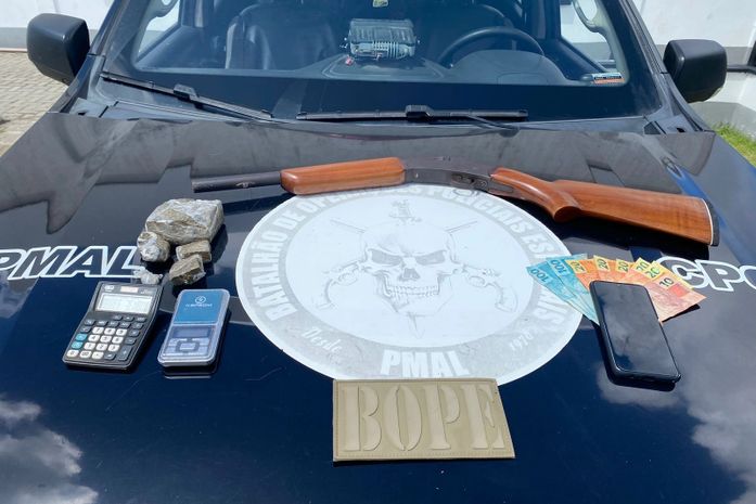 PM apreende 17 armas de fogo e mais de 71 kg de drogas em uma semana