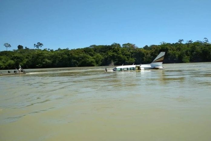 Piloto diz ter feito pouso forçado após dois homicídios em pleno voo