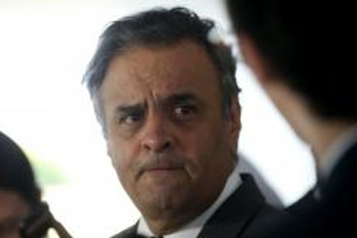 Aécio envia carta a senadores para pedir revogação de medidas cautelares