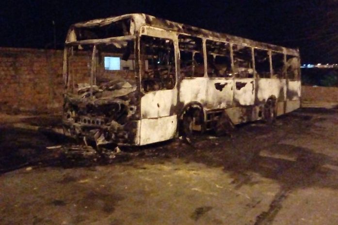 Ônibus incendiado no Benedito Bentes