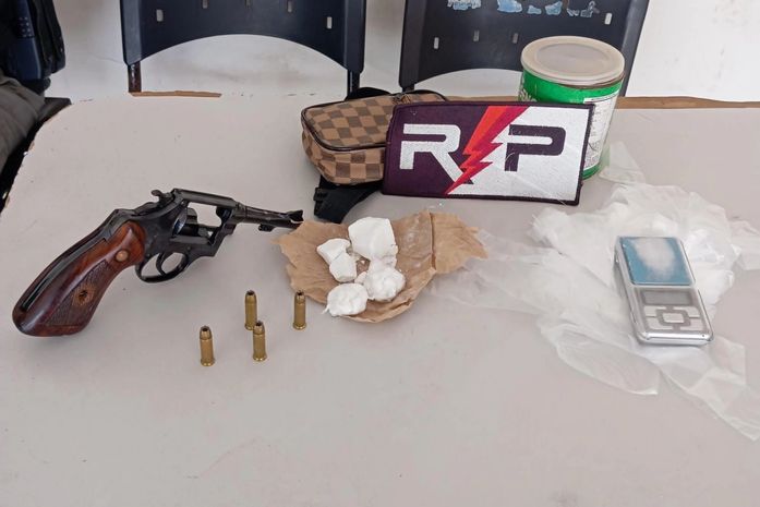 Arma e drogas são apreendidas pela Polícia Militar em Arapiraca