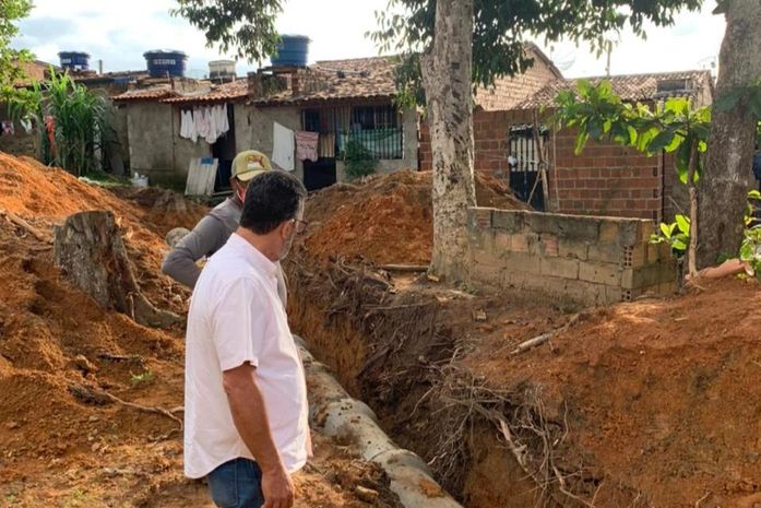 Prefeito Neno Freitas acompanha serviços de melhorias para o abastecimento de água e saneamento 