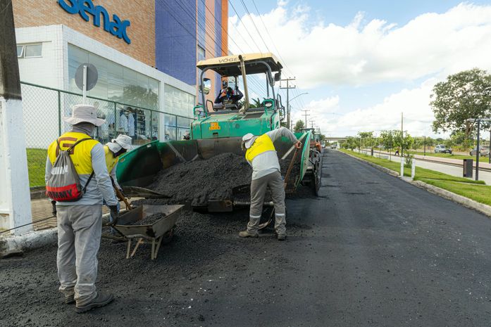 Corredores de tráfego em Arapiraca recebem melhorias de recapeamento e novo asfalto