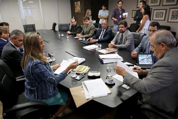 Desembargador Celyrio Admastor conduziu a reunião.