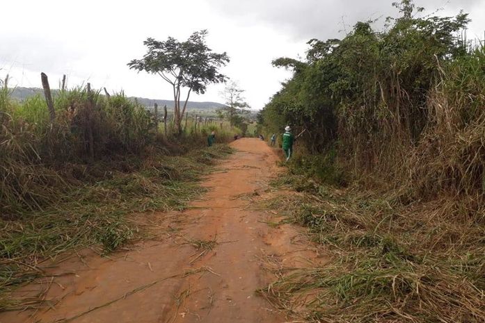Prefeitura de Anadia realiza desobstrução de ladeira no Tijuco