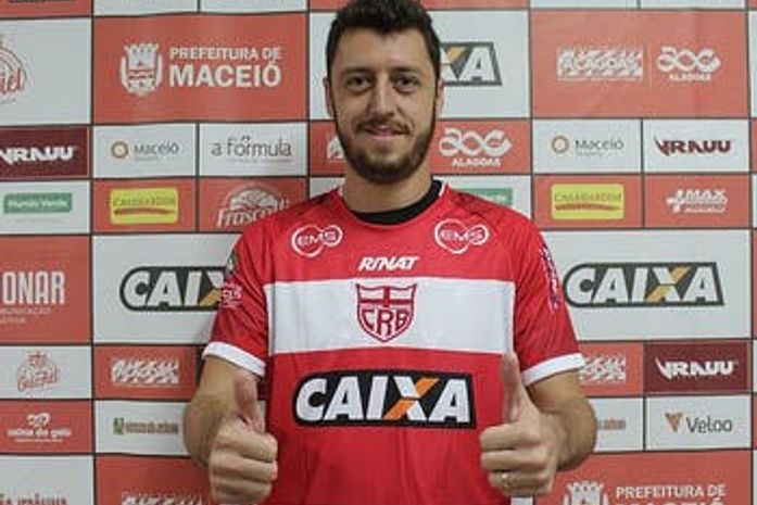 Ainda procurando o camisa 10, CRB confirma renovação com Felipe Menezes