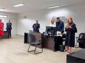 Juíza Fabíola Feijão faz a leitura da sentença para o réu.