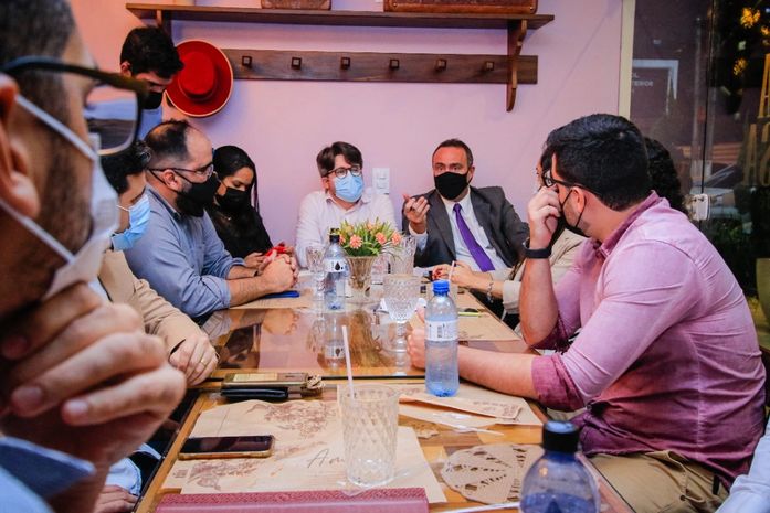 Maiorano e Manuela dialogam com a jovem advocacia