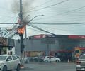Poste pega fogo e fios ficam espalhados em avenida movimentada no São Jorge; Veja vídeo