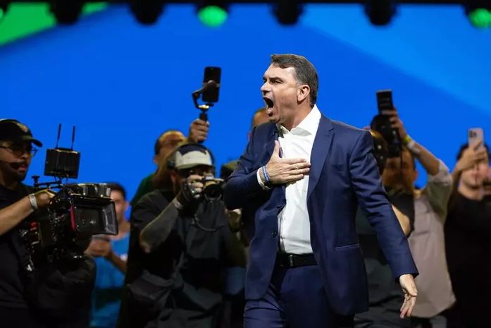 Vazam artigos da “Constituição do Flávio”