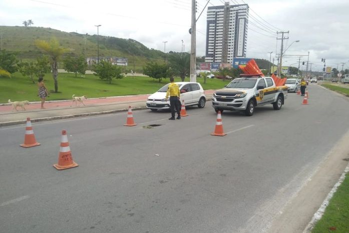 SMTT interdita trecho da Avenida Gustavo Paiva para recuperação de pavimento
