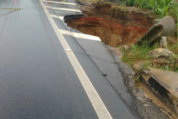 Erosão em ponte de Branquinha