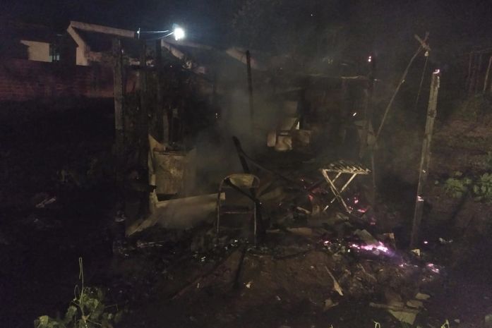Barracas ficaram destruídas