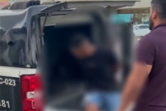 Homem é preso por tentar matar ex-companheira ao flagrá-la beijando outra pessoa