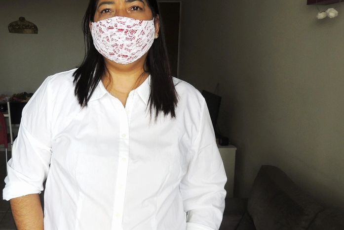  
Contaminada após a 1ª dose, psicóloga relata angústia longe da família e pede que vacinados redobrem cuidados 
