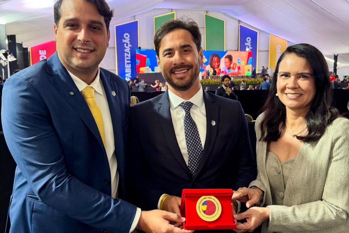 Em Brasília, Educação de Santana do Mundaú é agraciada com Selo Ouro no Compromisso Nacional Criança Alfabetizada