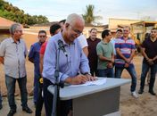 Teófilo assina ordem de serviço para pavimentação da Avenida Pio XII