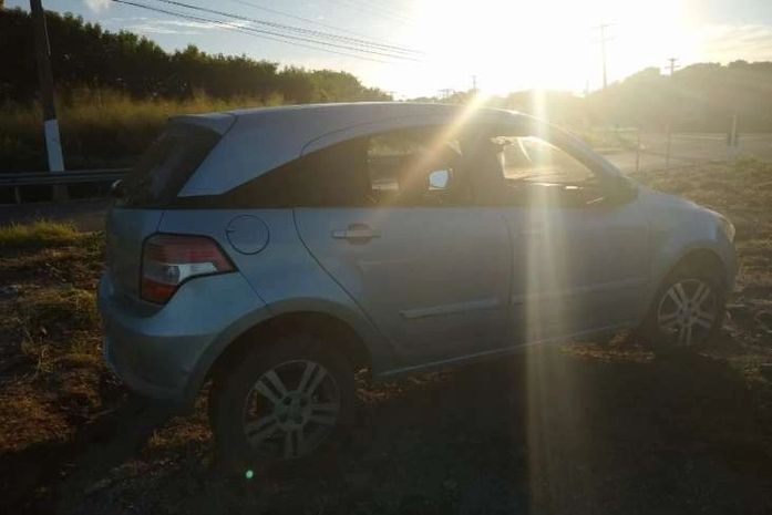 Polícia recupera veículo usado em assaltos no polo industrial
